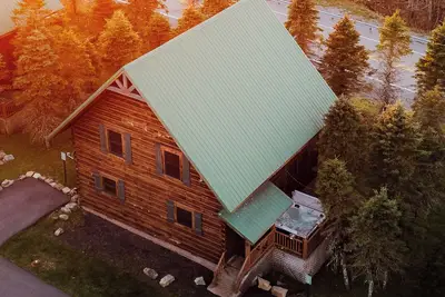 Image de Cozy Cabin Retreat w/ Private Hot Tub Near Slopes
