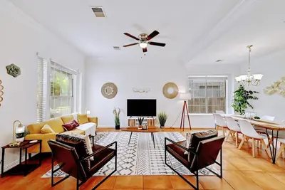 Image de Large Dog Friendly House w/ Fenced yard! Sleeps 14