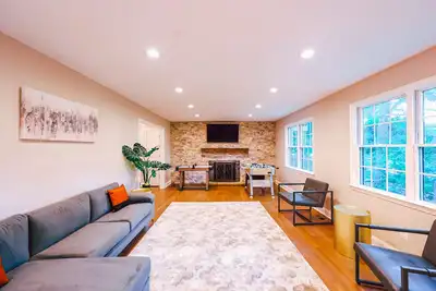 Image de Luxury 4-6 Bedroom House with Movie Theater