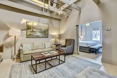 Image de Modern Interior, Heated Pool Access