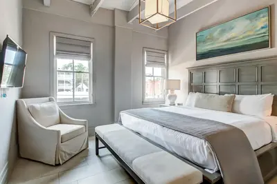 Image de Perfect For Larger Groups, Modern Interior, Heated Pool Access By Southern Belle Savannah