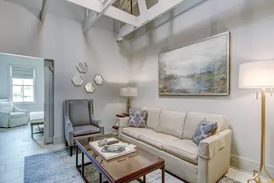 Image de Modern Interior, Perfect Location for a Family, Heated Pool Access By Southern Belle Savannah
