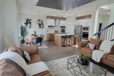 Image de Elegant 4 Bedroom Boho Style Full house