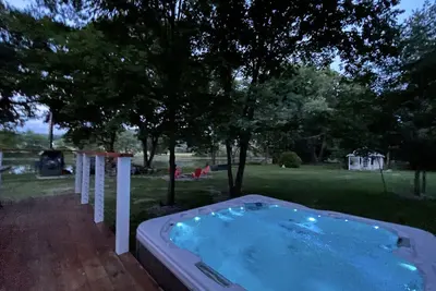 Image de Tranquil River cottage w/hot tub, firepit, mins to a 18-holes golfing & fishing