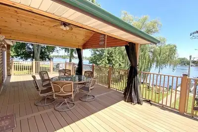 Image de Secluded Sw Michigan Lake View Log Cabin w/ Fire Pit & Deck on Long Lake
