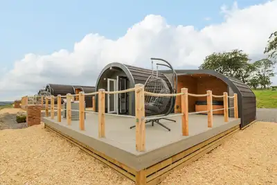 Image de Laird Lodge 2, romantic, with hot tub in Lochmaben