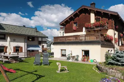 Image de Appartements Baita Aris avec vue sur les montagnes, balcon et Wi-Fi.