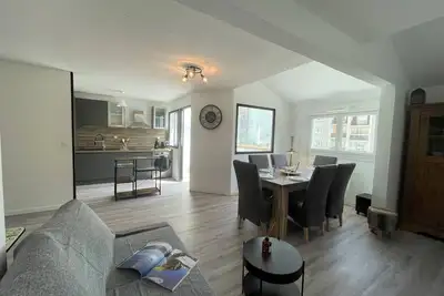 Image de Duplex 3 pièces rénové avec loggia et garage, cœur de Briançon, proche télécabine, 4-6 couchages