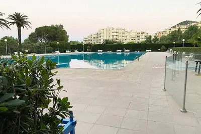 Image de Très agréable studio, grand et lumineux, idéalement situé