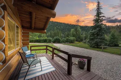 Image de River Stone | Charming Log Cabin Near Florida River, 20 Min to Town, Dogs Ok