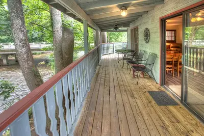 Image de River Song-Riverfront, Hot Tub, Covered Porch, Walking Distance to Alpine Helen