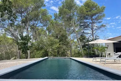 Image de Magnifique villa en bordure de forĂŞt avec piscine