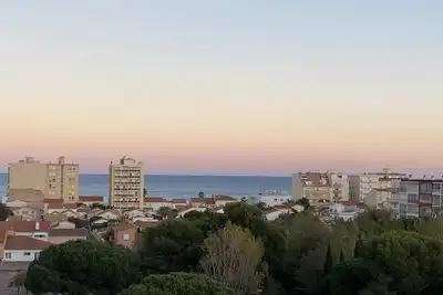 Image de Superbe T1, standing, luxueux et très confortable, sur le port de Canet Plage