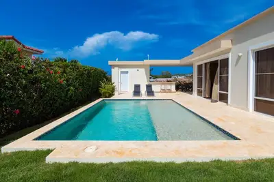 Image de Kids-friendly gated residence with waterpark, minigolf restaurant, private pool
