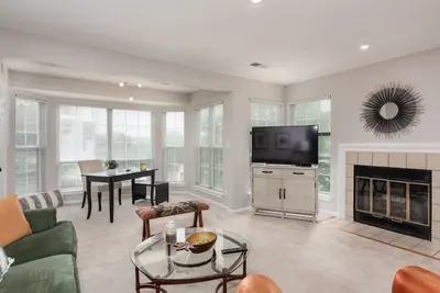 Image de Long-Term Stay Condo in Lovely Northern Va Community - Just 8 miles to Dc