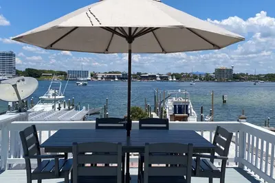 Image de Stunning views of Destin harbor, Private Boat Slip, walk to beach. Crab Island!