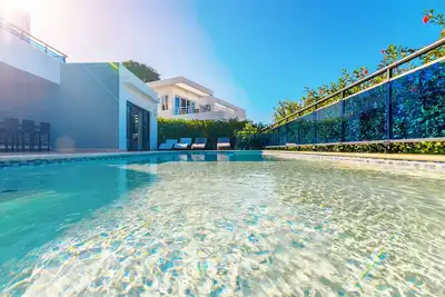 Image de 3-bedroom/3-bathroom villa, guest-friendly, pool, free bus to clubs&beaches