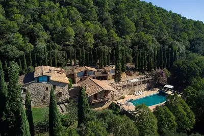 Image de Spectacular 17th century Catalan farmhouse surrounded by woods and fields.