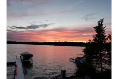 Image de Island Get Away – Lakefront Cottage on Beautiful Diamond Lake with Private Beach
