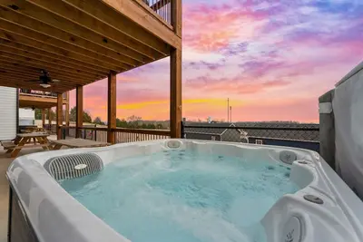 Image de Lakeview House, 9 Bd, Hot Tub, Community Pools