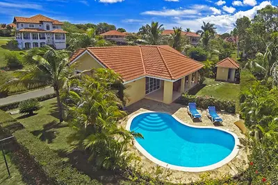 Image de Guest-friendly villa with tennis/basket/soccer courts, private pool, near all