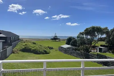 Image de Fabulous Ocean and Reserve Views - Papamoa Beach