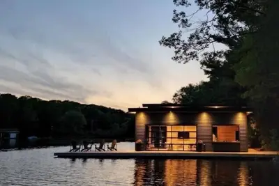 Image de Luxury Port Carling Cottage w/boathouse & Hottub