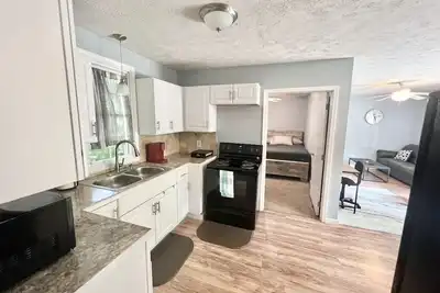 Newly Remodeled Lakeside Cottage in Kent!