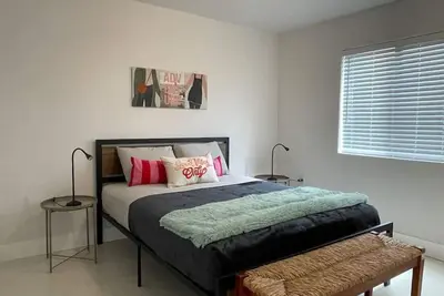 Image de 1375 Sw - Apart 1 · Lovely 2/1 apt on great location with parking