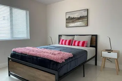 Image de 1375 Sw - Apart 3 · Equipped 2/1apt on great location free parking