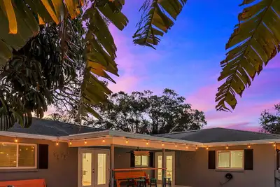 Image de 14 Guests · Large Heated Pool · Tropical Backyard+Bbq · Gym · Beach: 3 miles