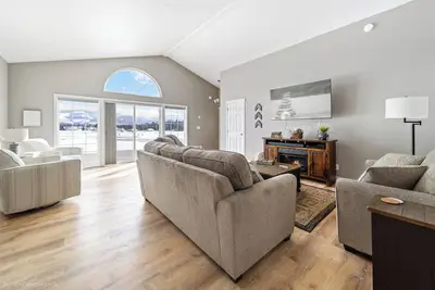 Image de Charming home in welcoming Newport\/Oldtown 5 bedrooms 3 baths