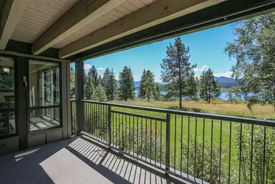 Image de Newly Renovated Cozy Waterfront Condo on Lake Dillon!