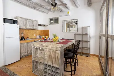 Image de Awesome Condo- few steps from the beach!