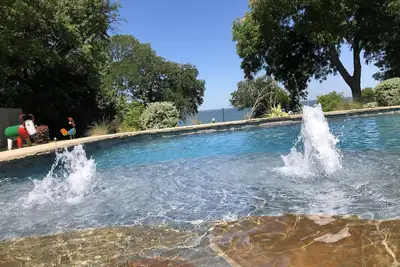 Image de Guesthouse on the Lake - Pool with Waterslide
