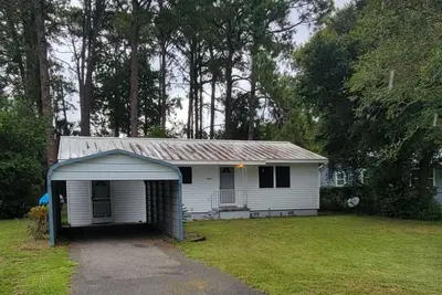 Image de Fishing Paradise! 1 block from the water & 2 min. from Lanark Market/Boat Launch