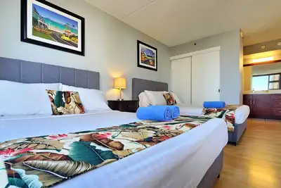 Image de 21st Floor Ocean view unit at The Waikiki Banyan