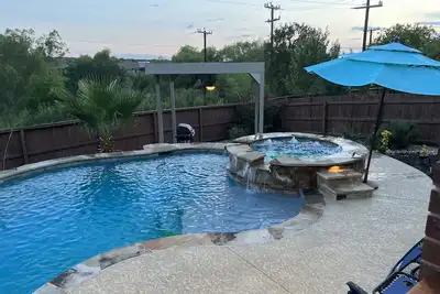 Image de Lush 7-Br, Heated Pool/Spa/Home Theater/Game Room near Seaworld/Six Flags (St2)