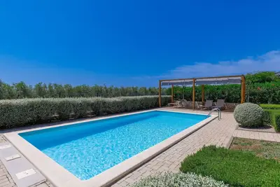 Image de Joli appartement pour 4 personnes avec Wifi, climatisation, piscine, Tv et terrasse