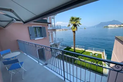 Butterfly apartment with lake view in Baveno