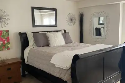 Image de Large 2 bedroom, day light basement. Large fenced yard.