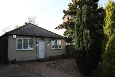Image de cosy 3-bed bungalow nec airport close to amenities