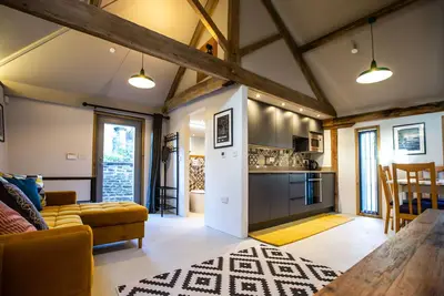 Image de 17th Century Cartshed Nestled In Welsh Countryside
