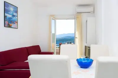 Image de Appartement de deux chambres avec la terrasse et la vue sur le mer Rabac, Labin (A-7621-c)
