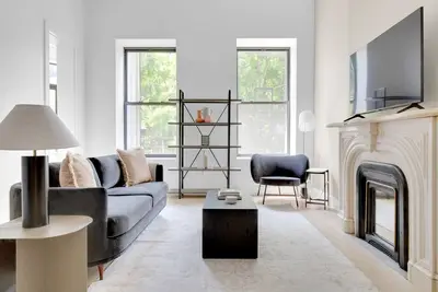 Image de Airy Cobble Hill 3br w/ W/D, near Carroll Park, by Blueground