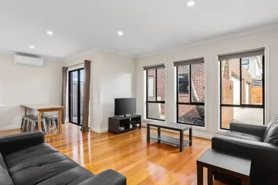 Image de Our Beach House - Townhouse a short stroll to the Shops, Cafes, and Local Beach.