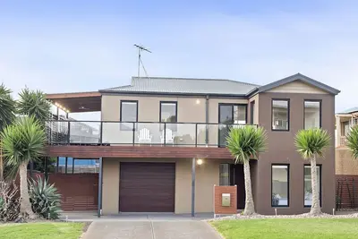 Image de Portarlington Gem - Two storey retreat with great views.