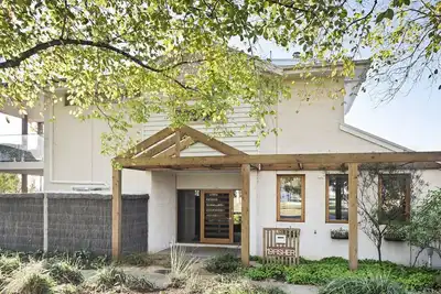 Image de Kingfisher Beach House - Stunning getaway close to the beach and town centre.