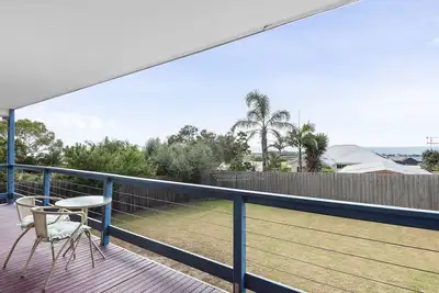 Image de Bay View - Open living with great views