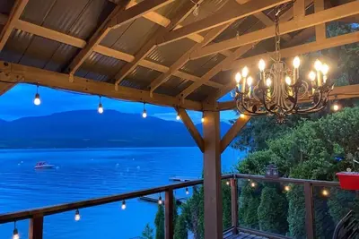 Image de Cvit Creek Tiny Cabin on Lakefront on Shuswap Lake - Eagle Bay